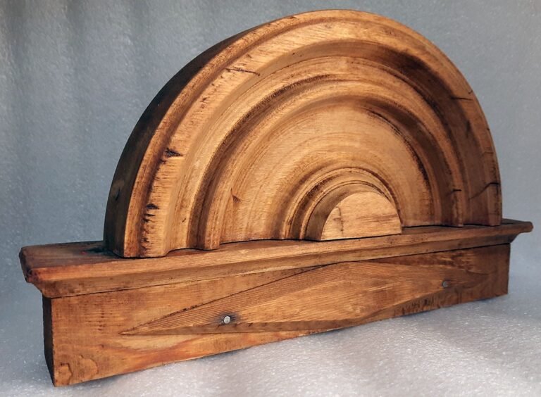 Ar lāzeru tīrīts koka ornaments